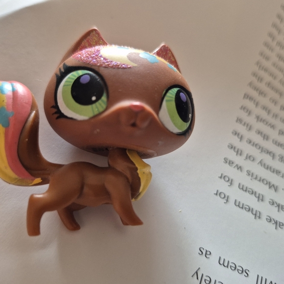 Littlest Pet Shop Authentic # 3033 Brown Rainbow Swirl Glitter Cat G4 Green Eyes - Picture 9 of 9